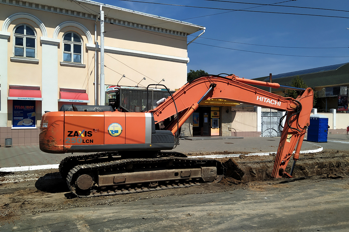 Экскаватор Hitachi Zaxis 250LCN. Приднестровье, Бендеры, улица Сергея Лазо