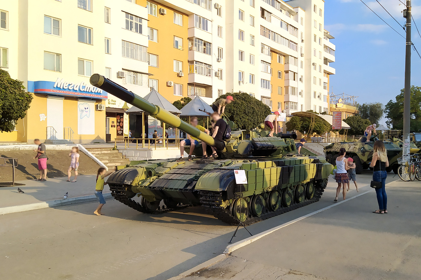 Танк. Приднестровье, Тирасполь, Набережный переулок