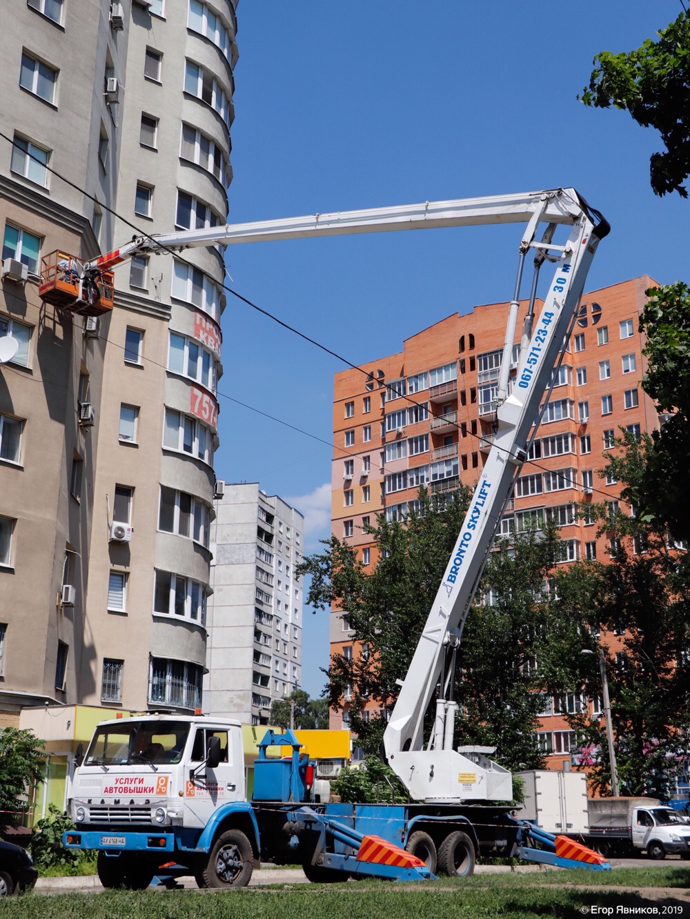 Коленчатый подъёмник Bronto-Skylift 30-3 на шасси КамАЗ-53213, #АХ6168НА. Харьковская область, г. Харьков, улица Гвардейцев-Широнинцев