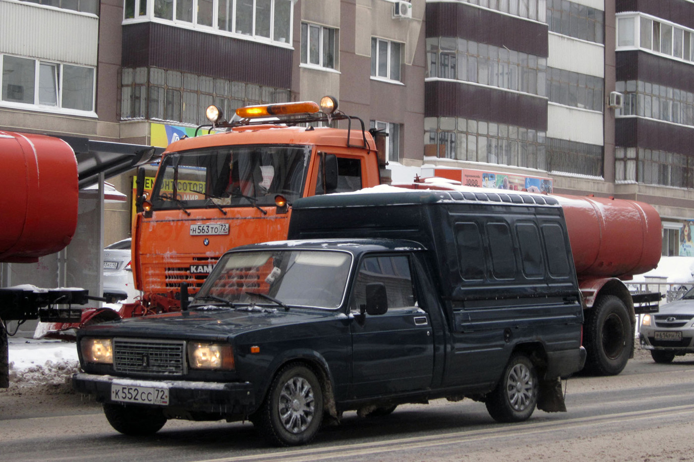 Фургон ИЖ-27175 #К 552 СС 72. Тюмень, улица Малыгина 