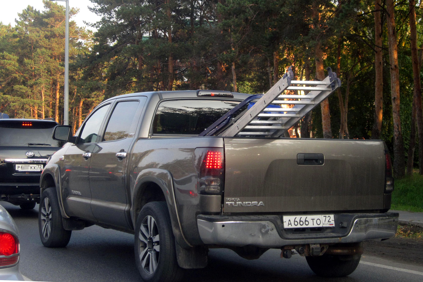 Пикап Toyota Tundra #А 666 ТО 72 . Тюмень, Тобольский тракт