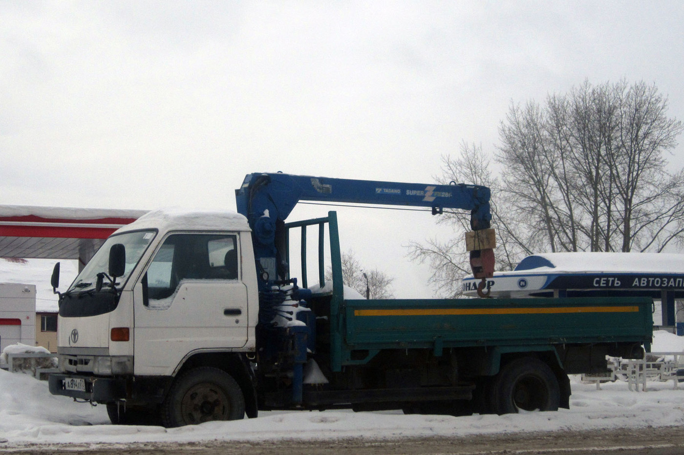 Бортовой грузовой автомобиль с КМУ Toyota Toyo Ace #А 894 ХУ 72. Тюмень, Московский тракт