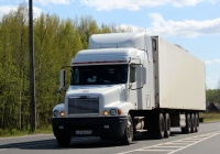 Седельный тягач Freightliner Century Class #Н 376 НА 67. Псков, Ленинградское шоссе
