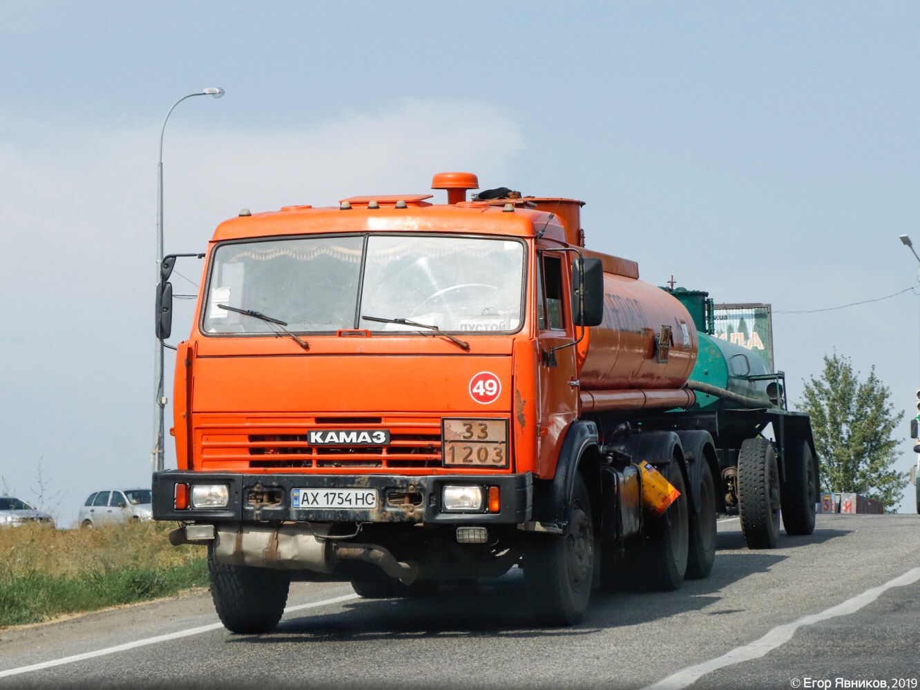 Автотопливозаправщик НЕФАЗ-6606 на шасси КамАЗ-53215, #АХ1754НС. Харьковская область, г. Харьков, улица Леся Сердюка 