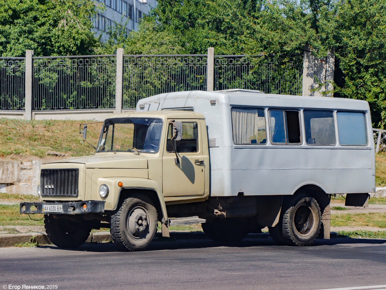Вахтовый автобус ТС-39661 на шасси ГАЗ-3307, #АХ6530ВХ. Харьковская область, г. Харьков, проспект Льва Ландау