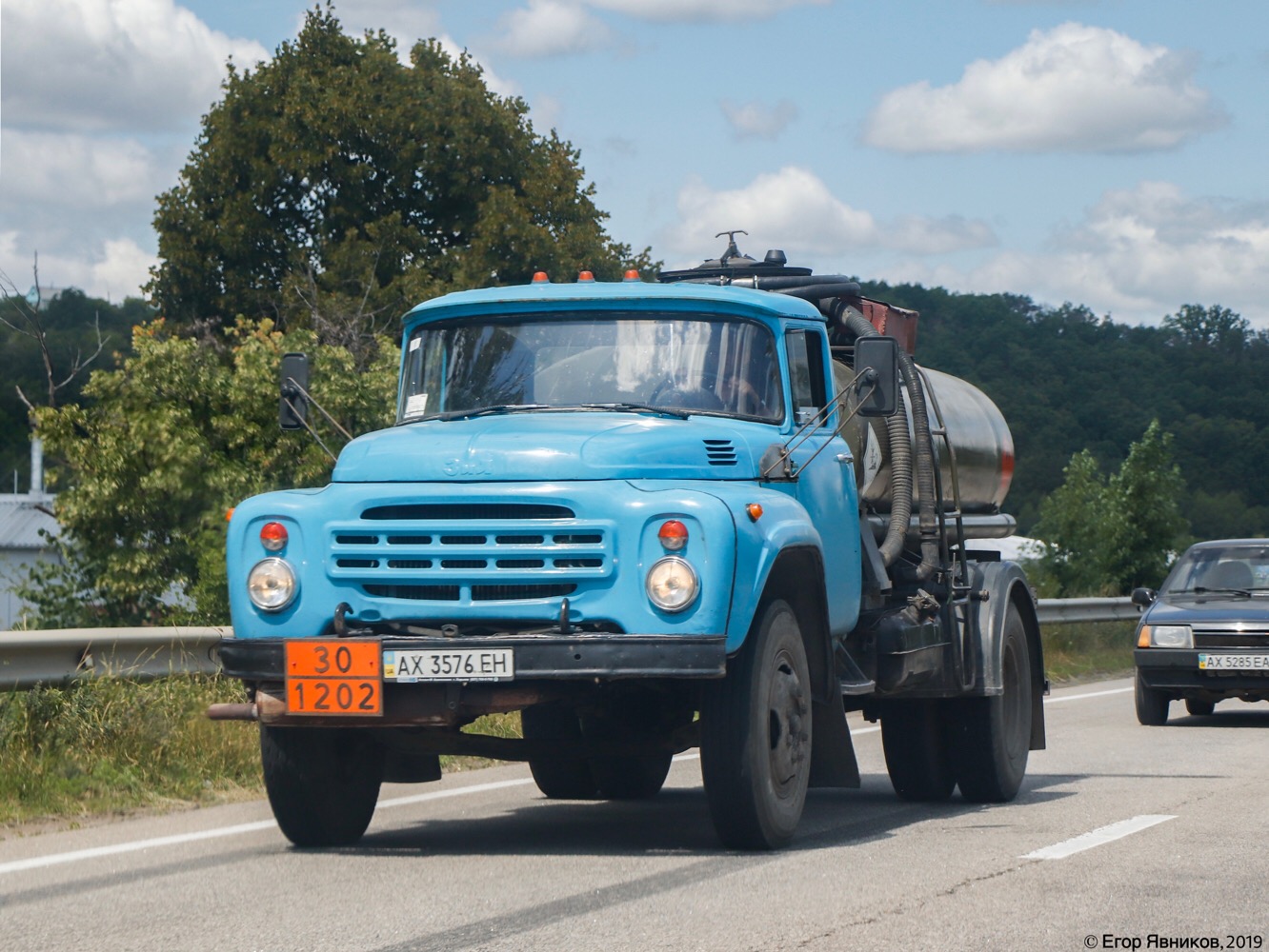 Автотопливозаправщик на шасси ЗиЛ-431412, #АХ3576ЕН. Харьковская область, Окружная дорога