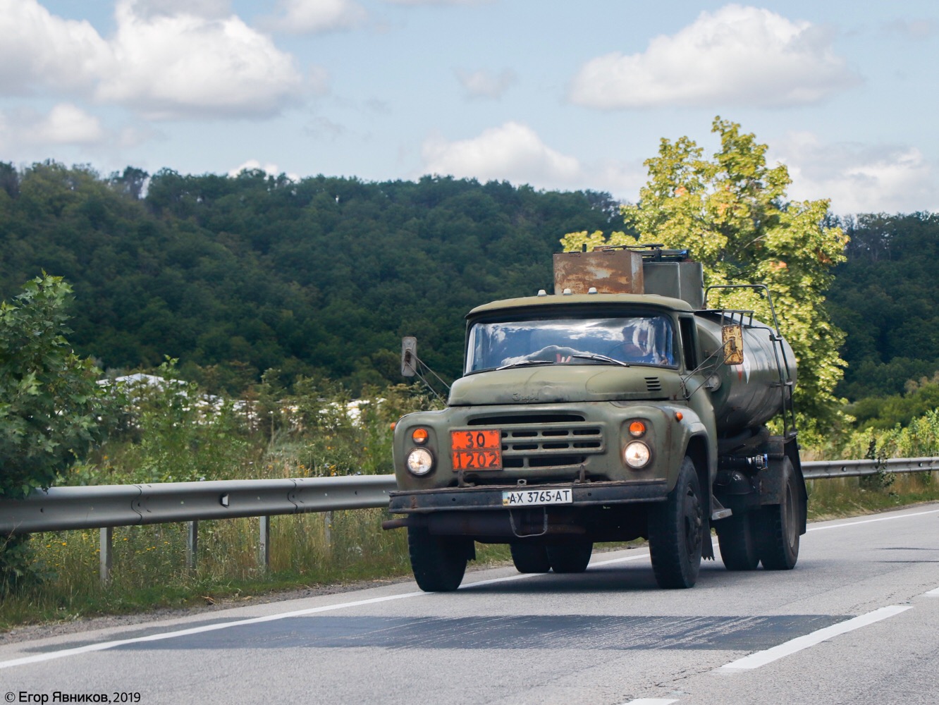 Автотопливозаправщик на шасси ЗиЛ-431412, #АХ 3765 АТ. Харьковская область, Окружная дорога