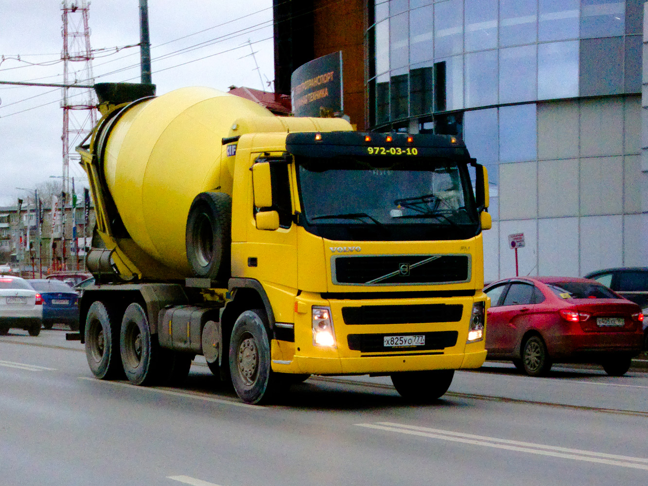 Бетоносмеситель на базе Volvo FH #Х825УО777. Самара, Московское шоссе