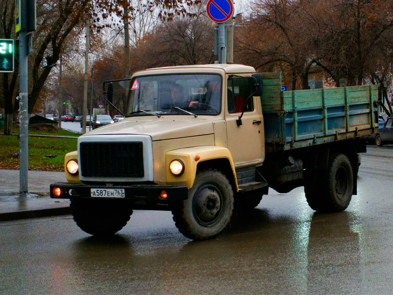 ГАЗ-3307 учебная #А587ЕН763. Самара, г. Самара, улица Мориса Тореза / Революционная улица