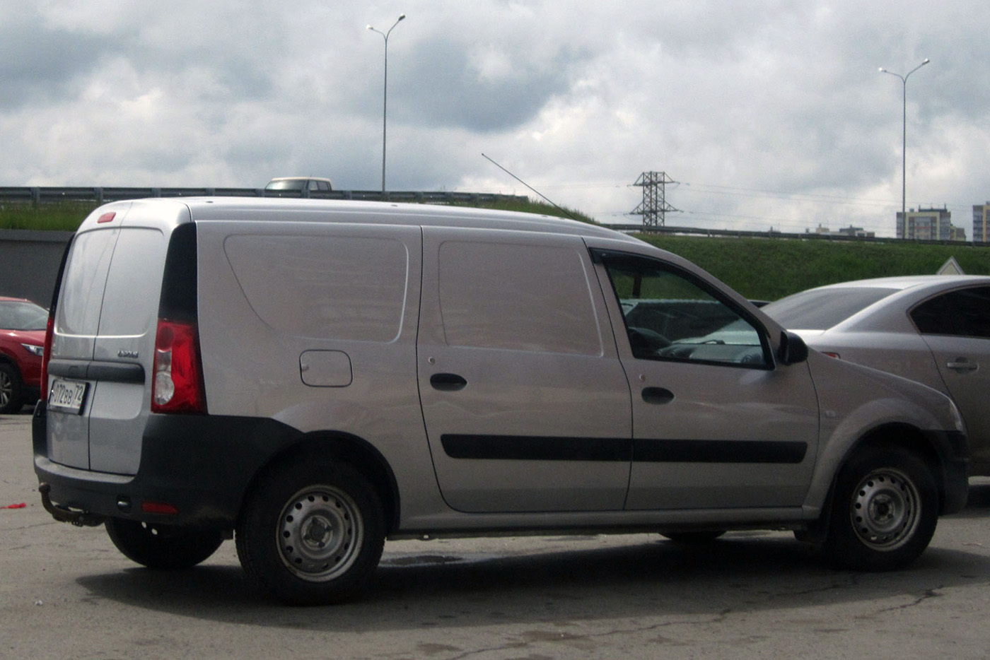 Фургон LADA Largus F90 #Н 072 ВВ 72 . Тюмень, улица Федюнинского