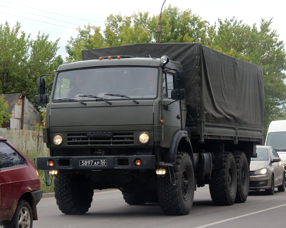Бортовой грузовик КамАЗ-5350 #5897 АР 50. Псков, улица Советской Армии