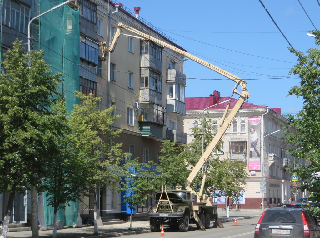 Автоподъёмник АГП-22-06 на шасси ЗиЛ-131 #С 650 ЕР 45. Курган, улица Ленина