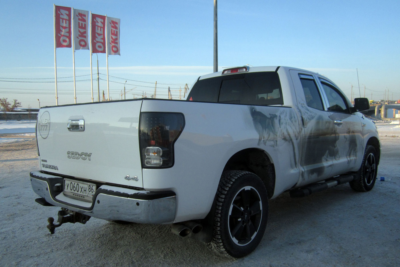 Пикап Toyota Tundra #У 060 ХН 86. Тюмень, Профсоюзная улица 