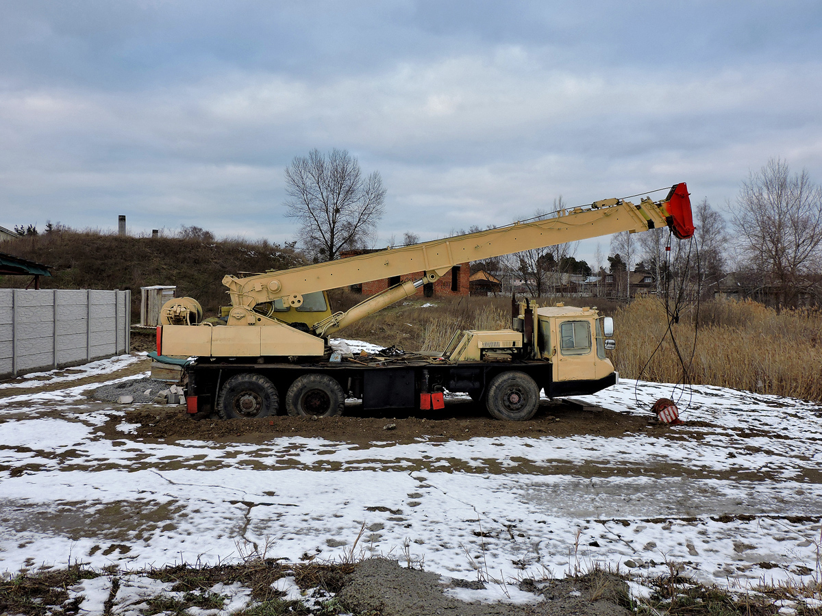 Автомобильный кран КС-5473 "Днепр" #АХ 8392 ВК. Харьковская область, пгт. Песочин