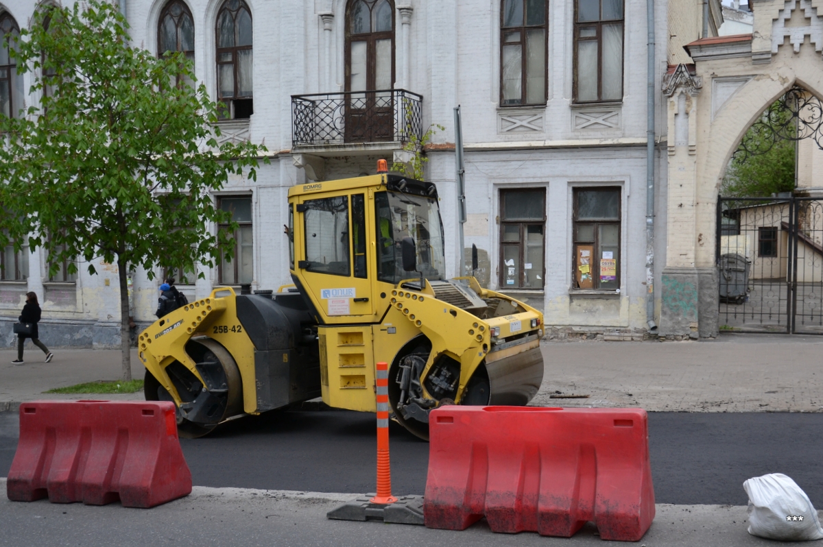 Каток Bomag BW 202 AD. Украина, Киев, бульвар Тараса Шевченко