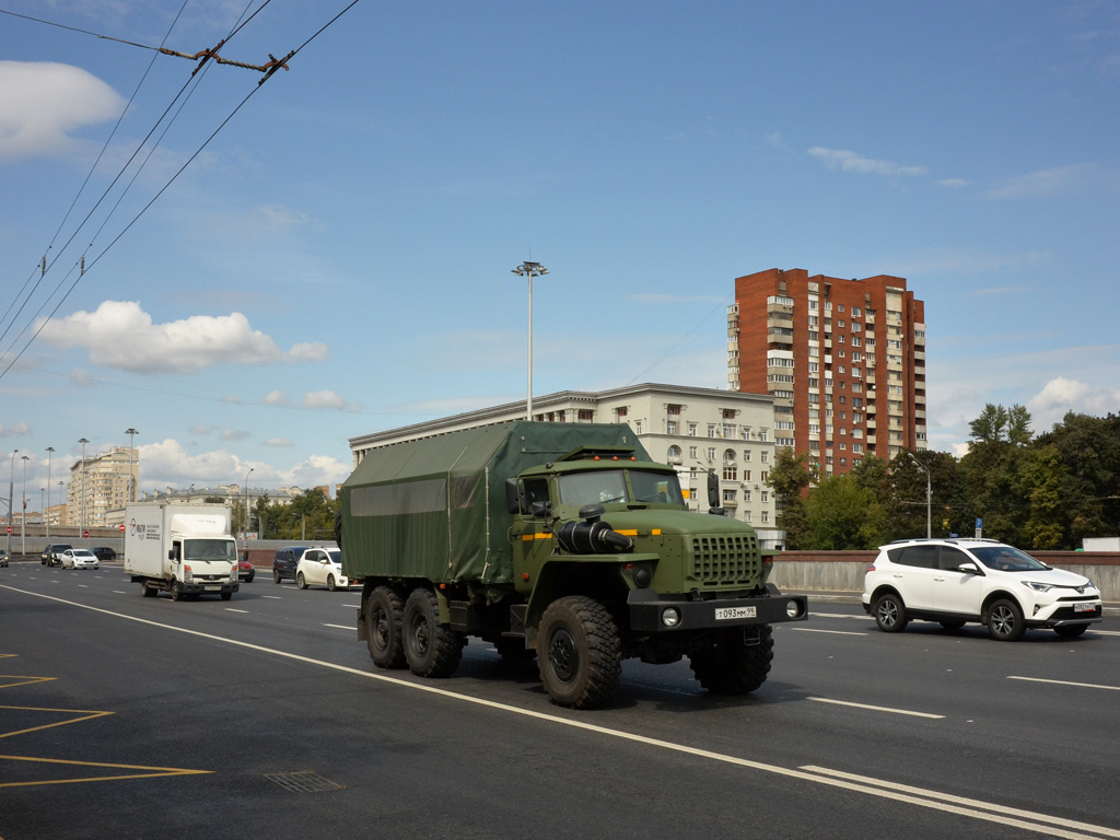 Грузовой автомобиль Урал-4320 Т 093 ММ 99 . Москва, Ленинградский проспект 