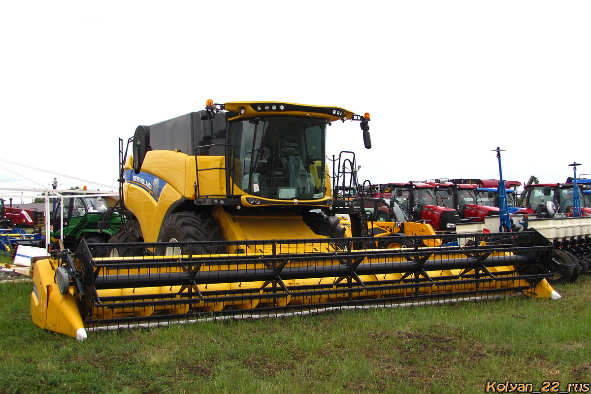 Комбайн New Holland CX8.80. Алтайский край, Павловский район, в окрестностях посёлка Прутской