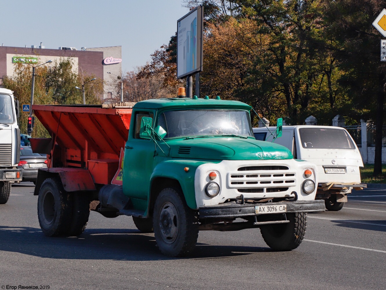 Пескоразбрасыватель на шасси ЗиЛ-431412, #АХ3096СА. Харьковская область, г. Харьков, улица Академика Павлова