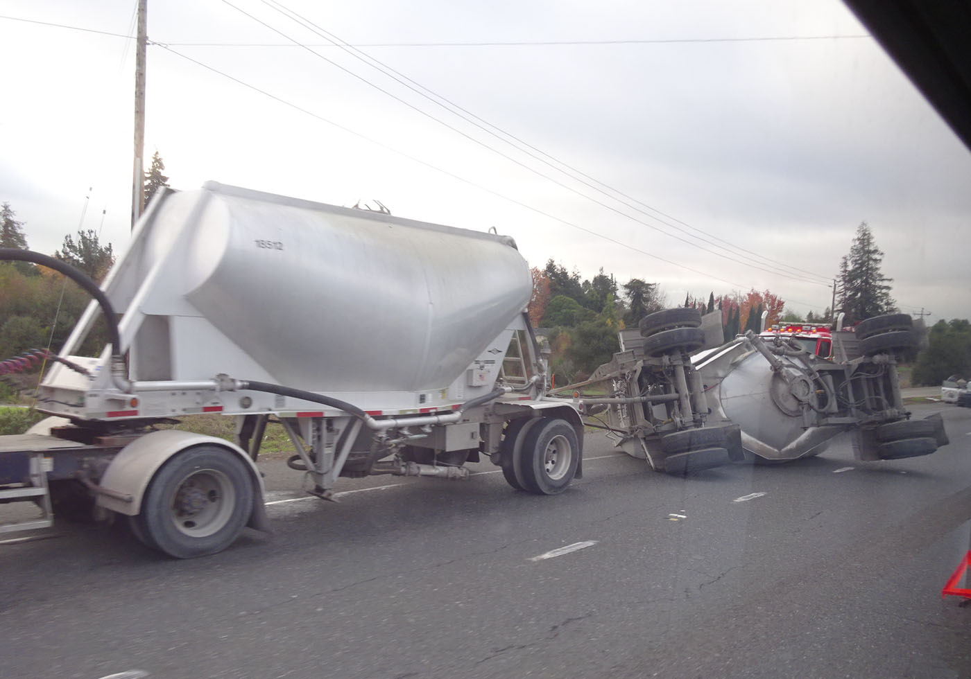 Полуприцеп и прицеп для перевозки цемента. Newark, California, USA