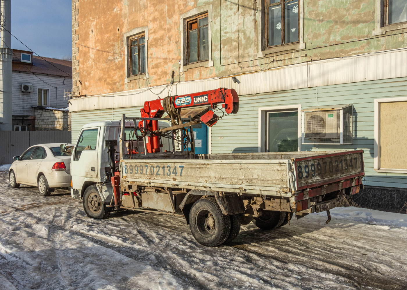 грузовой автомобиль Mitsubishi Canter 20 с гидроманипулятором Furukawa Unic 220 V-Turbo #А940КТ197. Самарская область, г. Сызрань, ул. Гидротурбинная