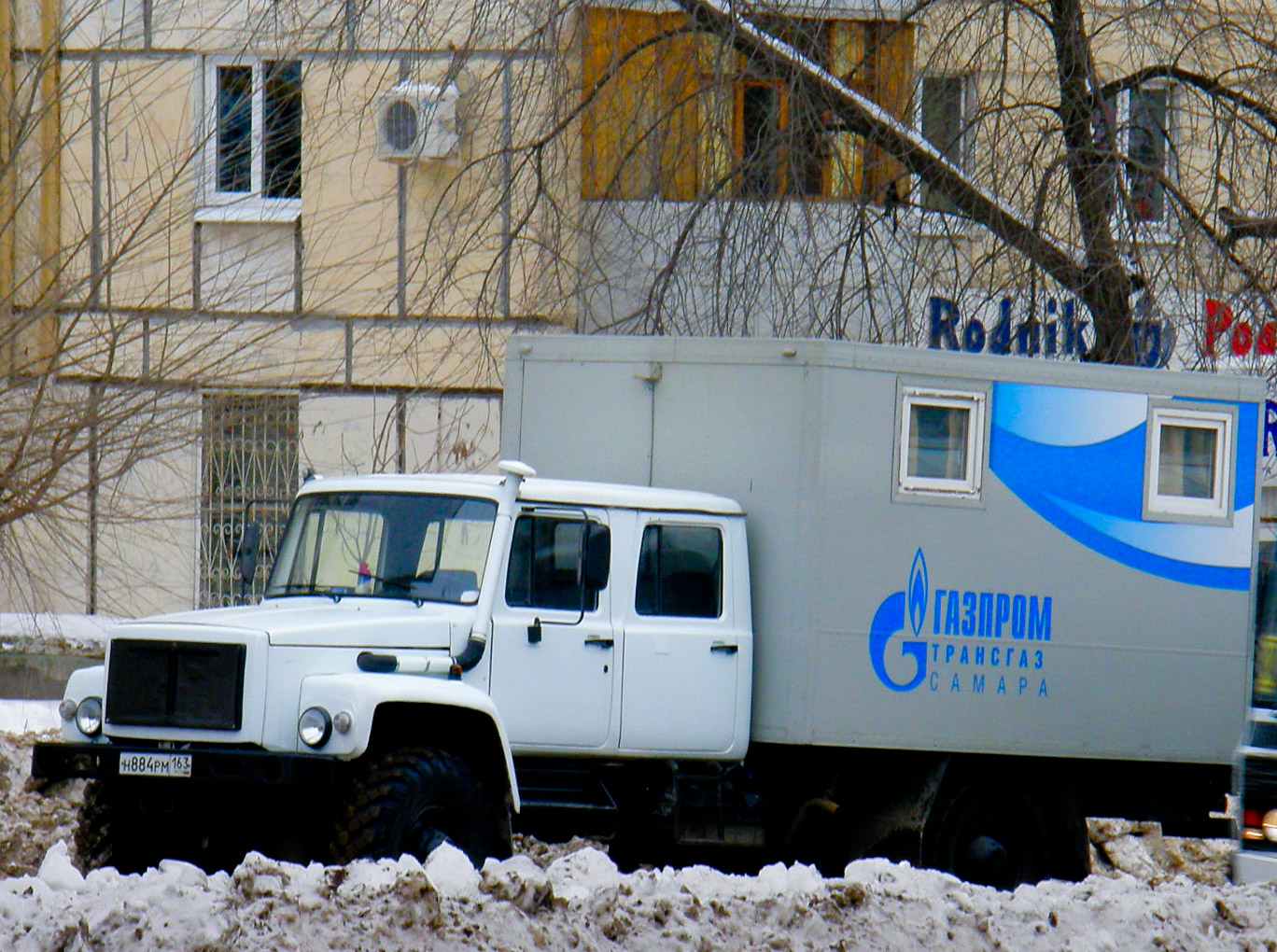 ГАЗ-3308 #Н 884 РМ 163. Самара, улица XXII Партсъезда