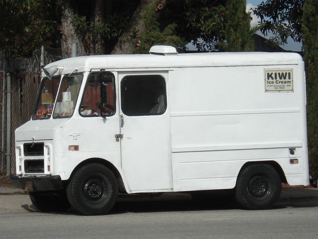 Фургон Chevrolet. East Palo Alto, California, USA
