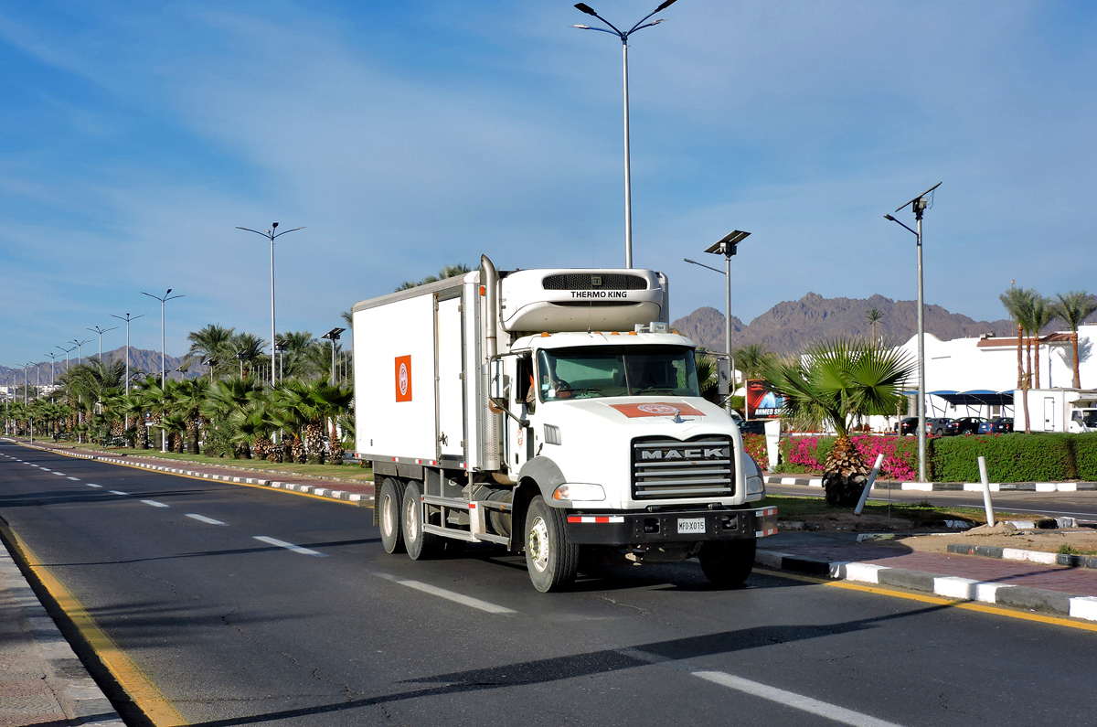 MACK VISION CX Thermo King  #MFO-XO 15. Египет, South Sinai Governorate, Qesm Sharm Ash Sheikh, El Salam Road