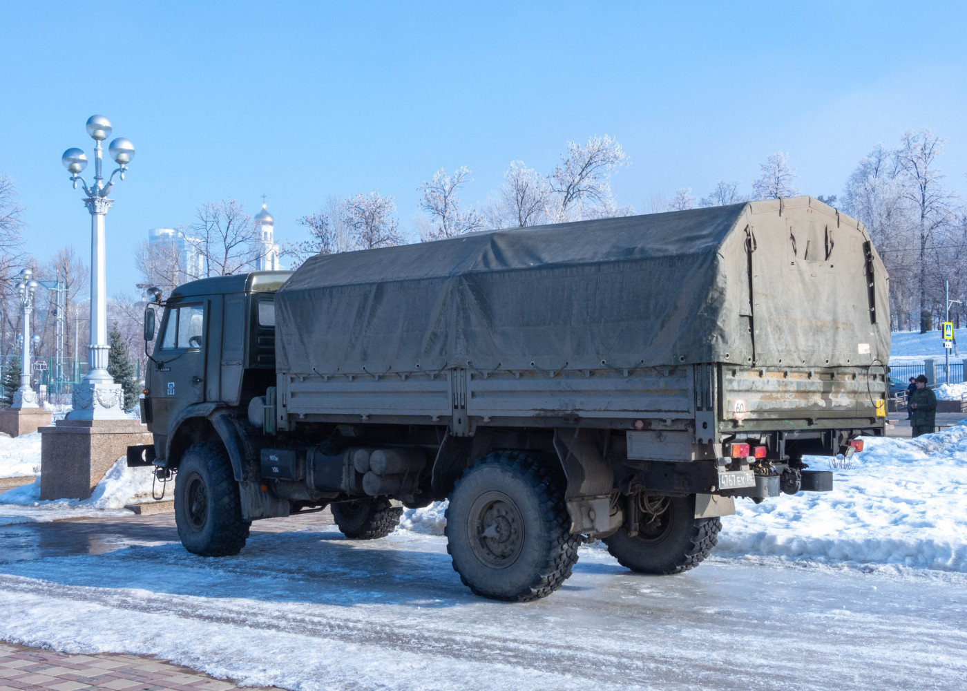 грузовой автомобиль повышенной проходимости КАМАЗ-4350 #4767ЕХ. г. Самара, набережная реки Волги