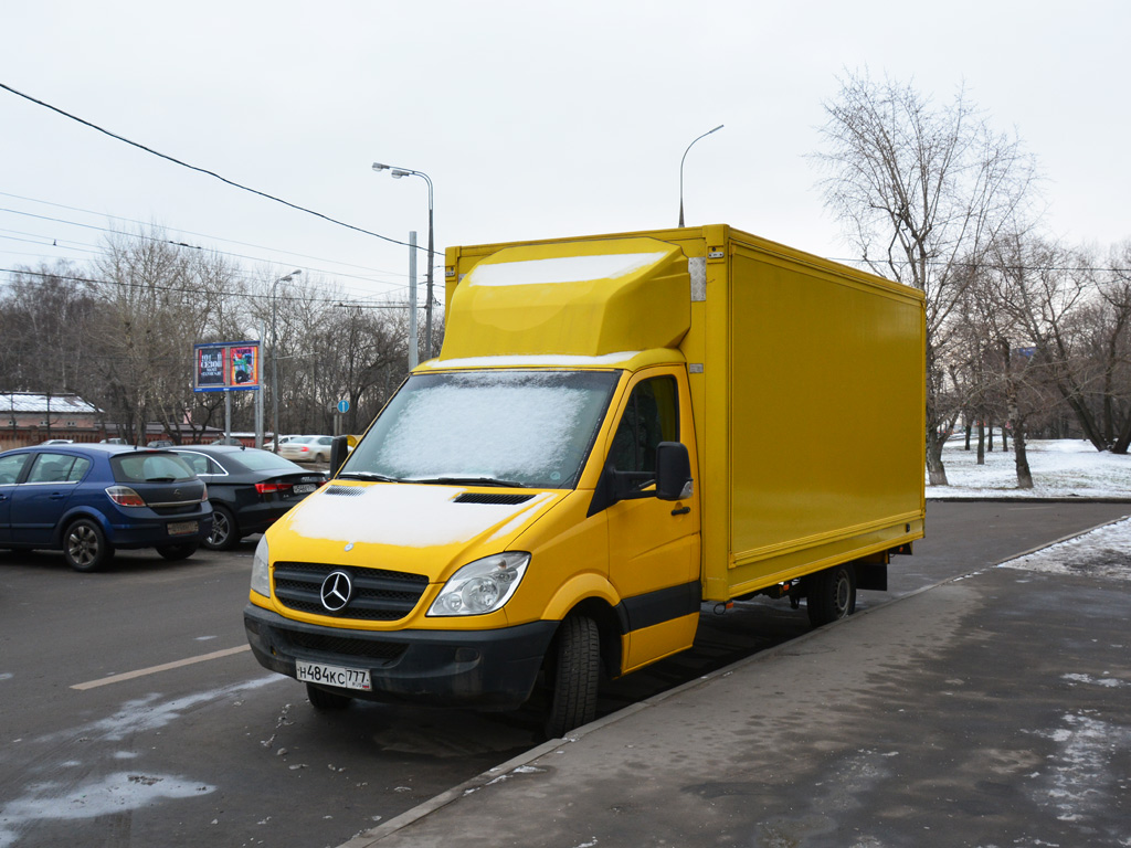 Промтоварный фургон Mercedes-Benz Sprinter Box Van #Н 484 КС 777. Москва, Полесский проезд 