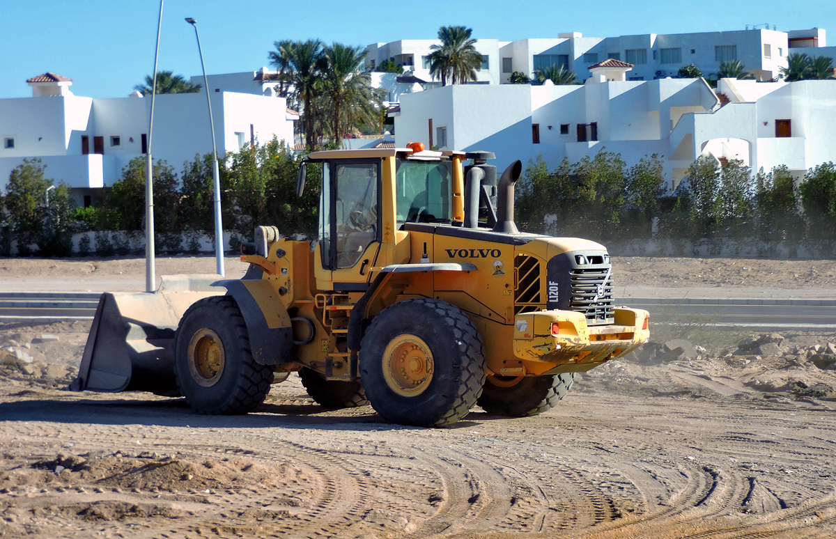 Фронтальный погрузчик Volvo L120F. Египет, South Sinai Governorate, Qesm Sharm Ash Sheikh, Al Nur