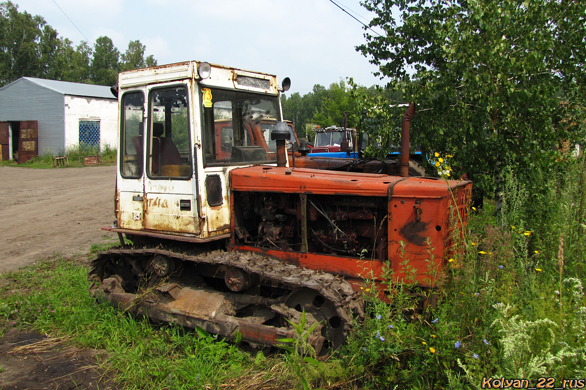 Трактор Т-4А. Алтайский край, Косихинский район, Плотниково