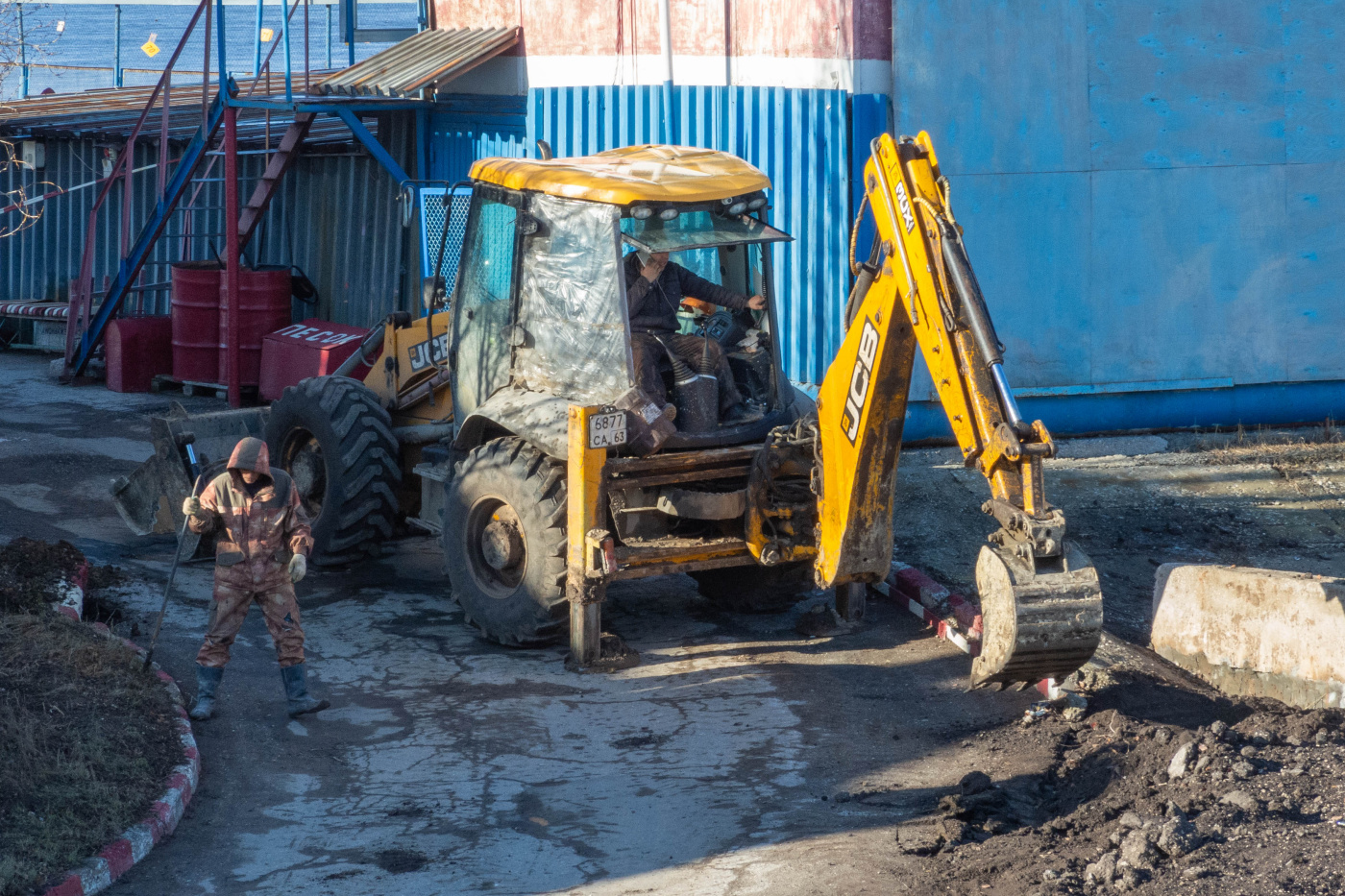 Экскаватор-погрузчик JCB 3CX. г. Самара, ул. Комсомольская