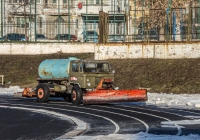 машина для подготовки льда на базе шасси ГАЗ-66*. г. Самара, стадион "Динамо"