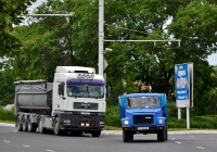 Седельный тягач MAN #Т 778 ЕС и бортовой грузовик ГАЗ-3307 #С 108 ВС. Приднестровье, Бендеры, улица Суворова