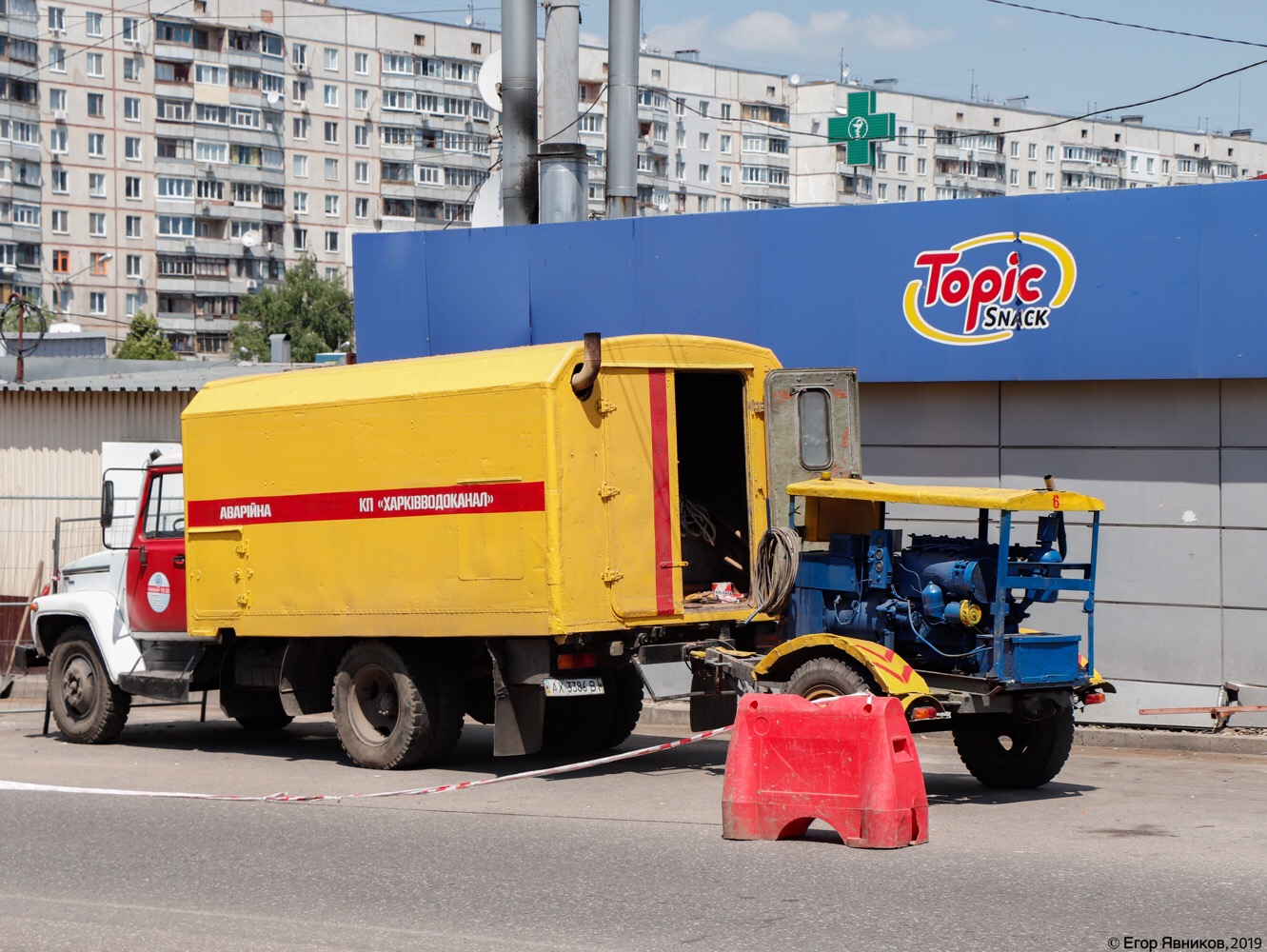Аварийно-ремонтная мастерская Харьковводоканала на шасси ГАЗ-3309, #АХ3386ВI и сварочный агрегат колёсный на прицепе. Харьковская область, г. Харьков, улица Блюхера 