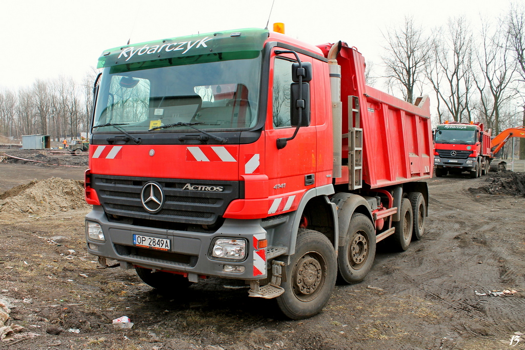 Самосвал Mercedes-Benz Actros. Konduktorska 39, Катовице, Польша