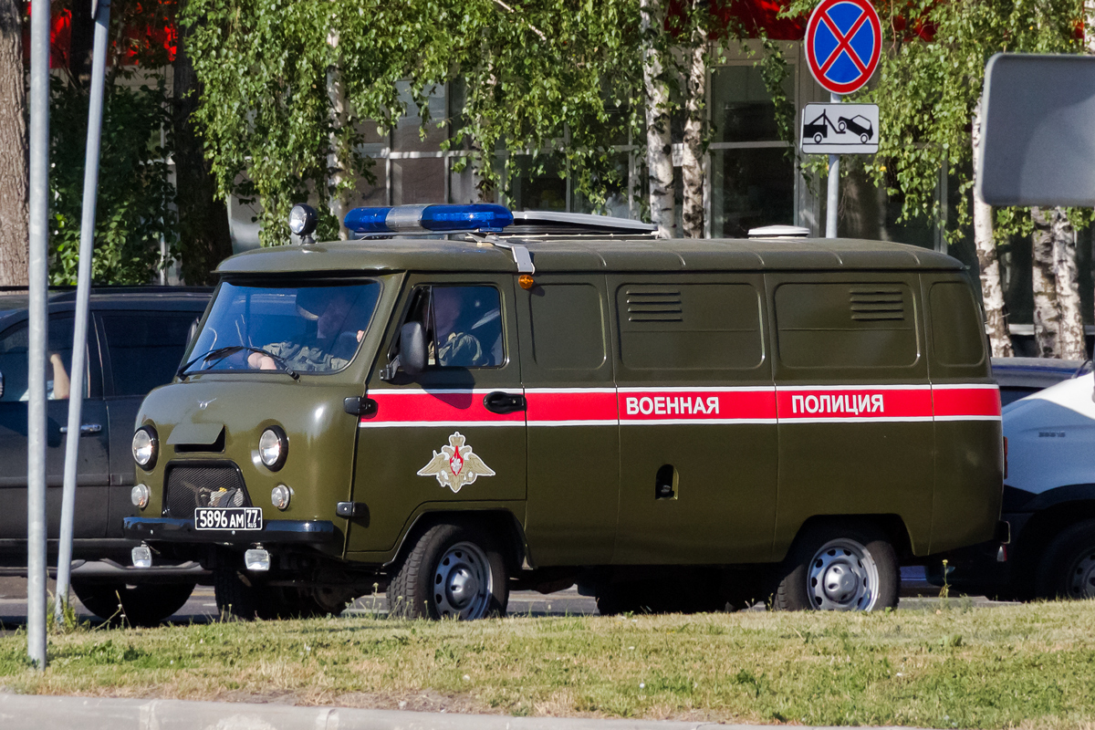 Автомобиль для перевозки подозреваемых и обвиняемых УАЗ-396221 #5896АМ77. Москва, улица Молодцова