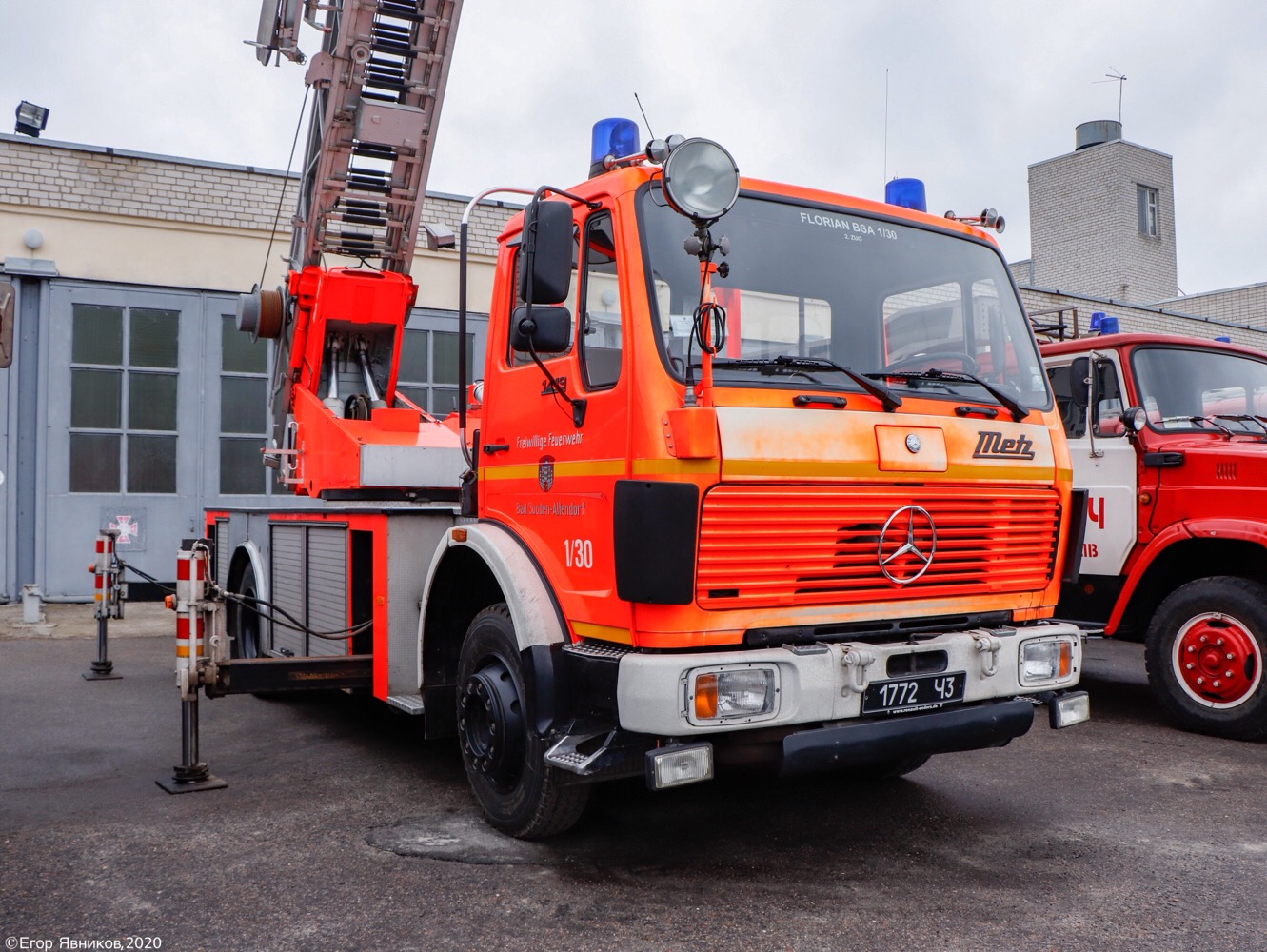 Автолестница пожарная DLK 23-12 на шасси Mercedes-Benz 1419, #1772Ч3. Харьковская область, г. Харьков, улица Баварская 