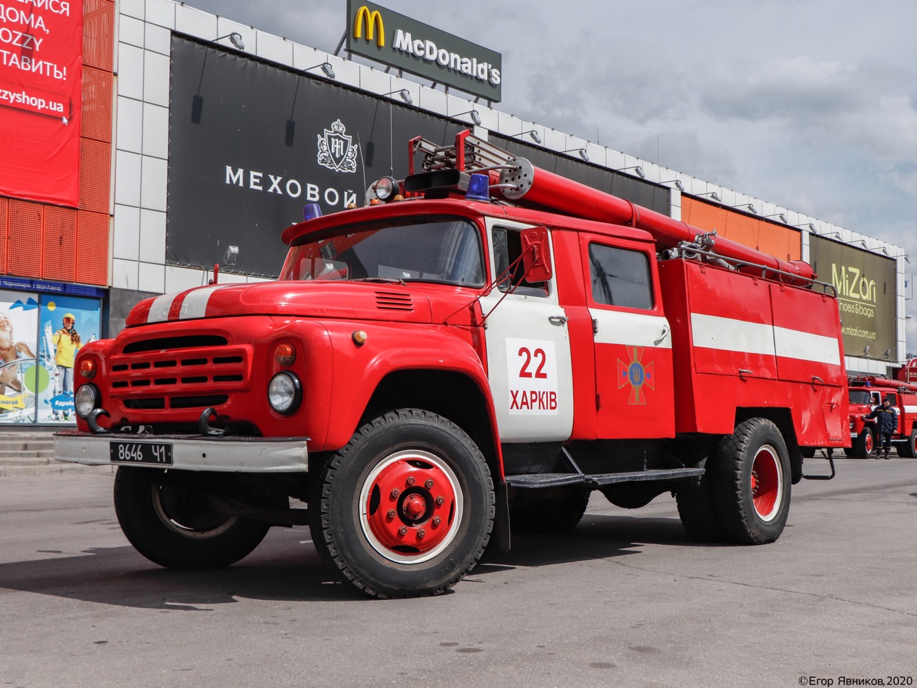 Автоцистерна пожарная АЦ-40 (130)-63Б, #8646Ч1. Харьковская область, г. Харьков, улица Героев Труда