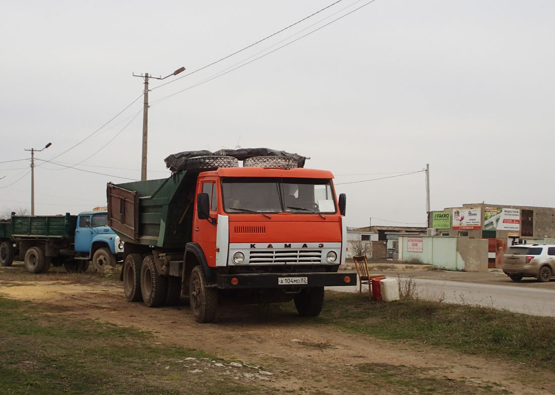 Самосвал на шасси КамАЗ-5511, # А 104 МО 82.  Крым, Евпатория, проспект Победы