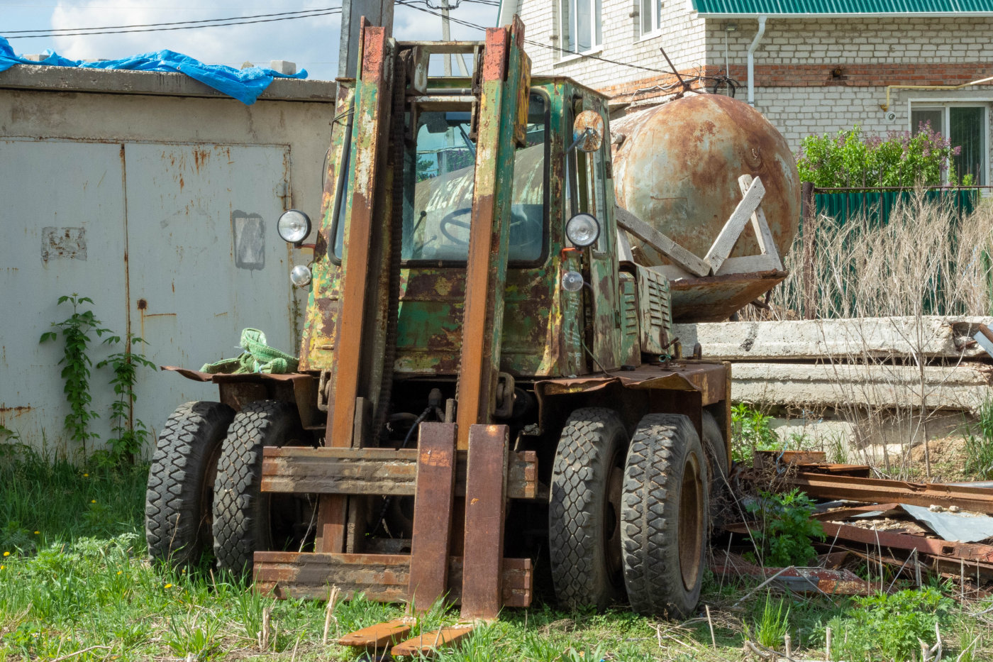 Автопогрузчик 40810. Самарская обл., с. Рождествено, набережная воложки