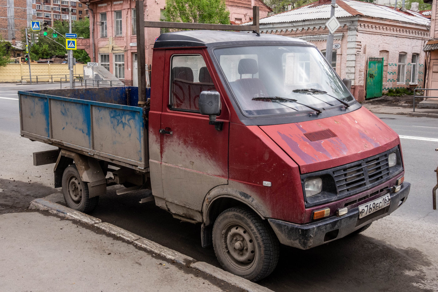 грузовой автомобиль БелАЗ-Lublin-33522 #Р769ЕС163. г. Самара, ул. Самарская