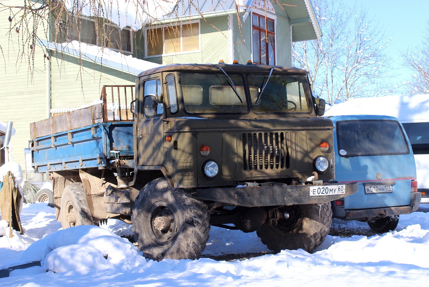 Бортовой грузовик ГАЗ-66-14 #Е 020 МУ 60. Псковский район, Камно