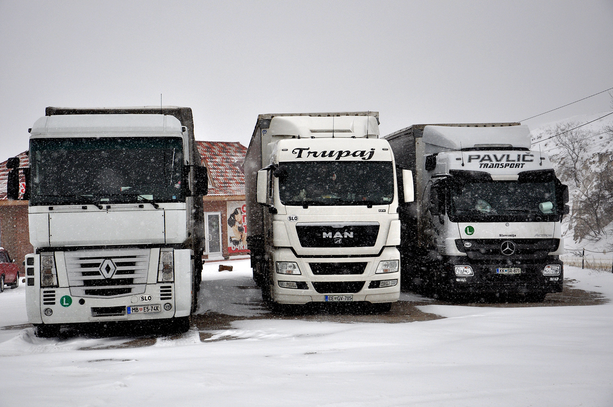 Седельные тягачи Renault Magnum #MB E5-74K, MAN TGX 18.440 EEV #CE GV-785 и Mercedes-Benz Actros #KK SR-871. Харьковская область, г. Изюм, автодорога М-03