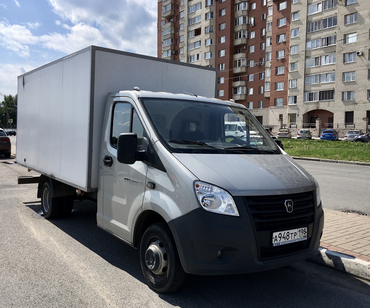 Фургон ГАЗ "Газель Next". Санкт-Петербург, Туристская улица