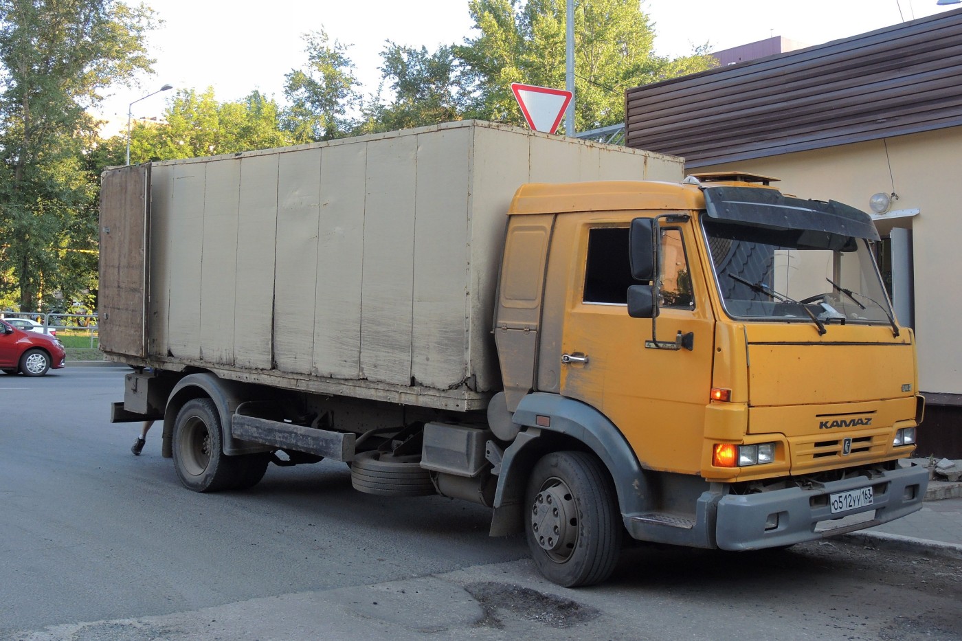 фургон на шасси КАМАЗ-4308 #О512УУ163. г. Самара, ул. Ново-Садовая