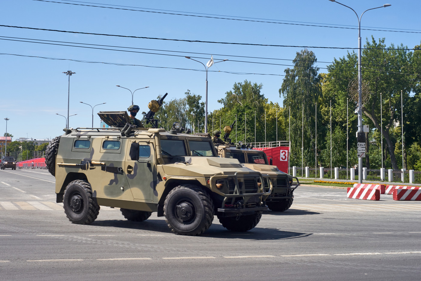 бронеавтомобиль ГАЗ-233014 "Тигр" парадного расчета. г. Самара, ул. Вилоновская