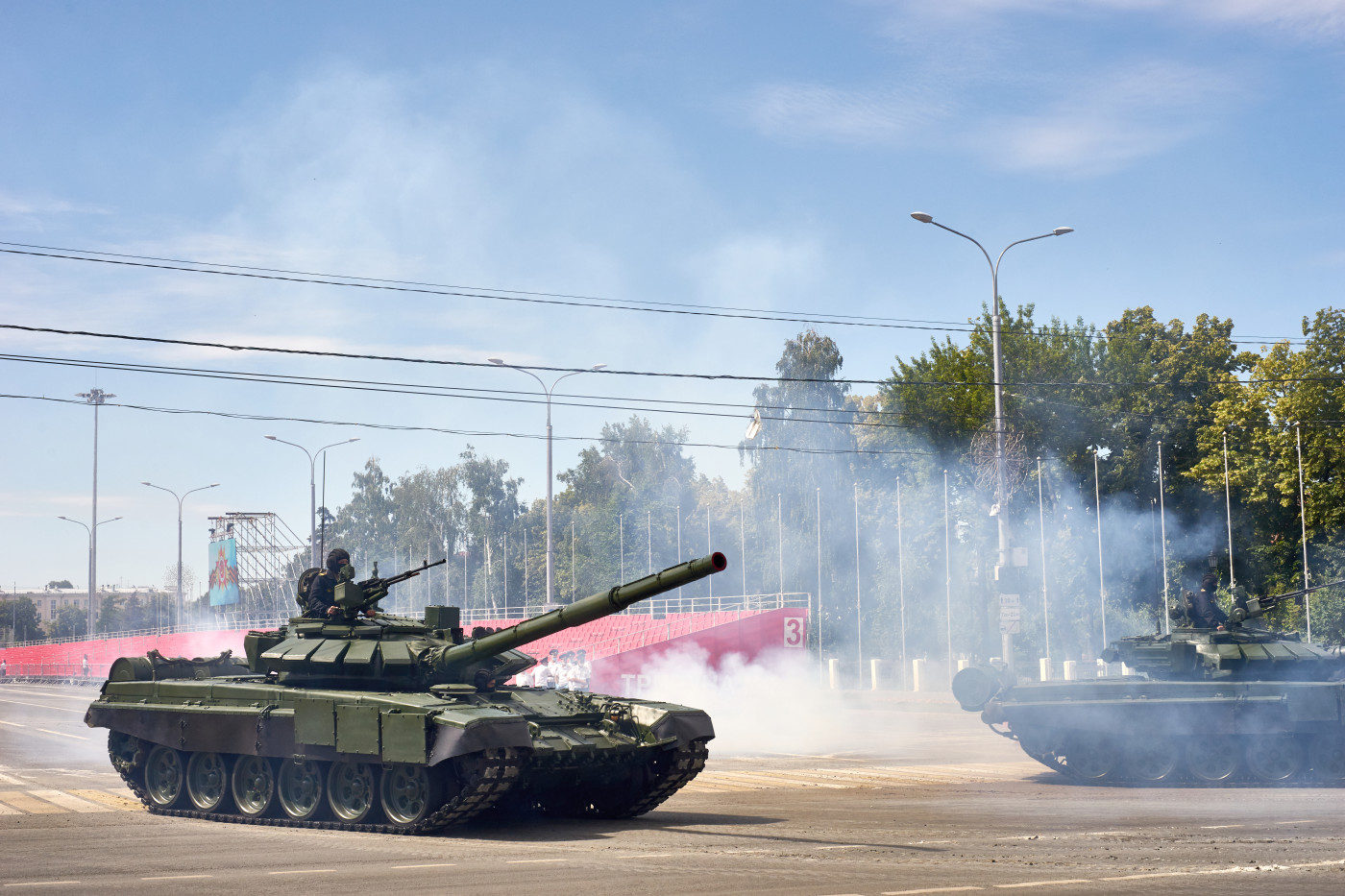танк Т-90 парадного расчета. г. Самара, ул. Вилоновская
