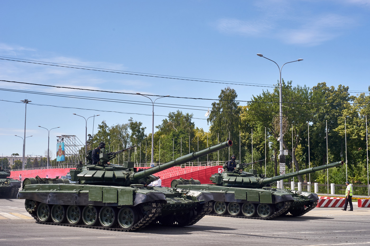 танк Т-90 парадного расчета. г. Самара, ул. Вилоновская