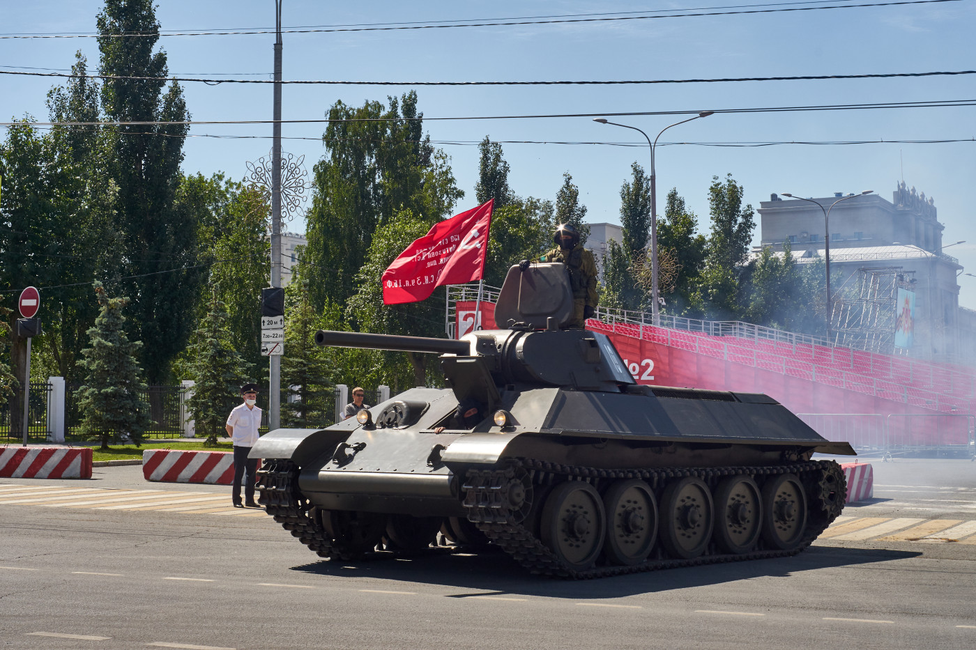 танк-копия танка Т-34-76 образца 1941 года парадного расчета. г. Самара, ул. Вилоновская